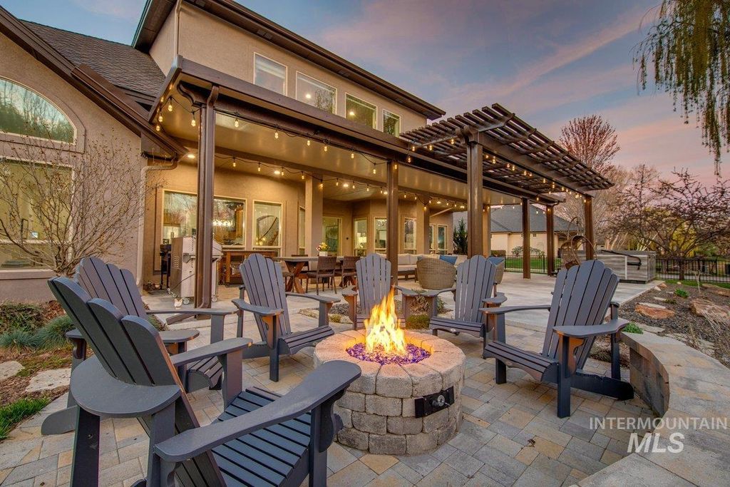 Photo of 1013 E Rivers End Drive, Eagle, ID 83616 (MLS # 98979774)