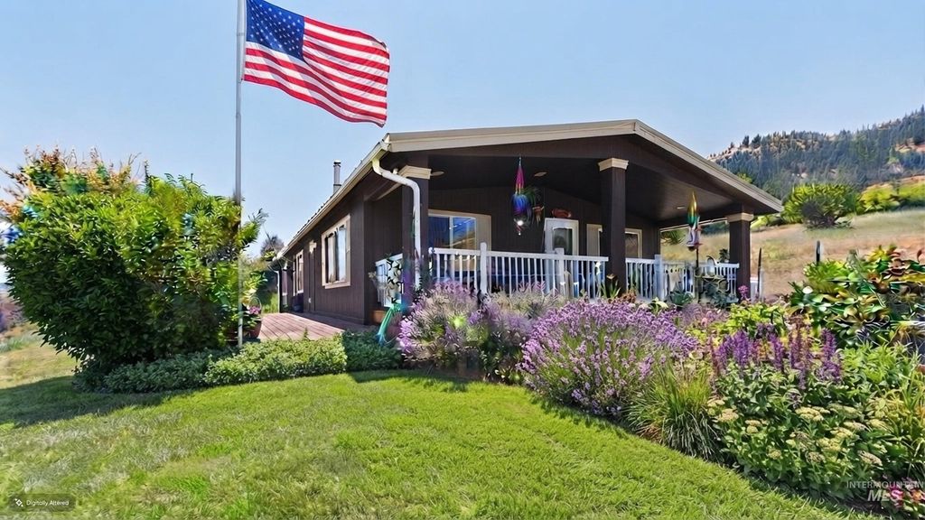 Photo of 146 Hammer Creek Rd, White Bird, ID 83554 (MLS # 98993318)