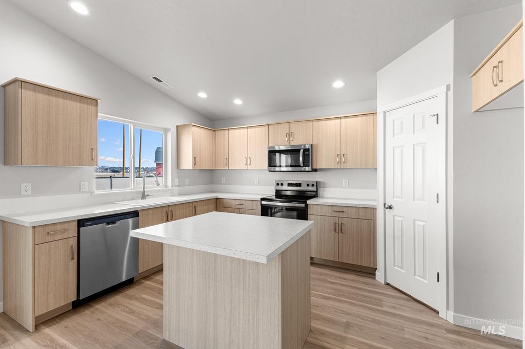 Photo of 600 Rosemary Ave, New Plymouth, ID 83655 (MLS # 98979343)