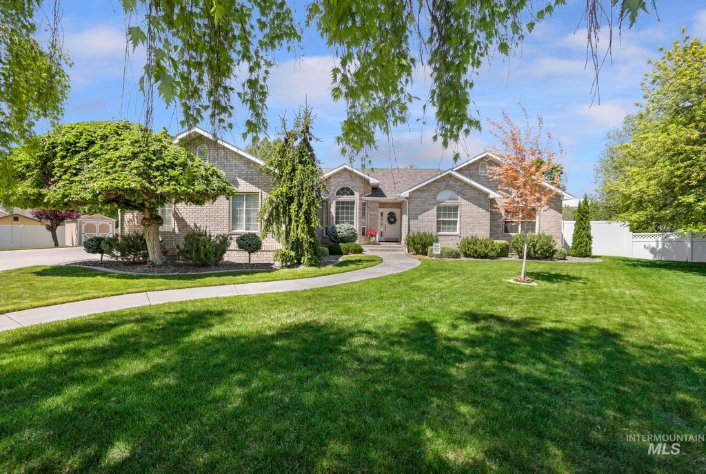 Photo of 1919 Candleridge Dr, Twin Falls, ID 83301 (MLS # 98985023)