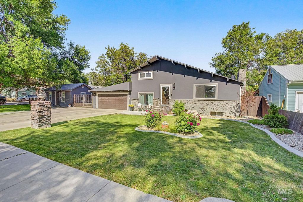 Photo of 2307 College Ave, Caldwell, ID 83605 (MLS # 98987851)