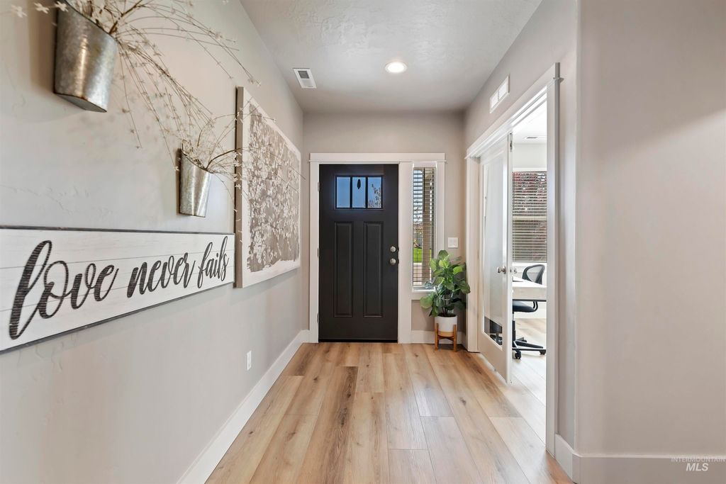 Photo of 654 Diamond Lake St, Middleton, ID 83644 (MLS # 98982960)