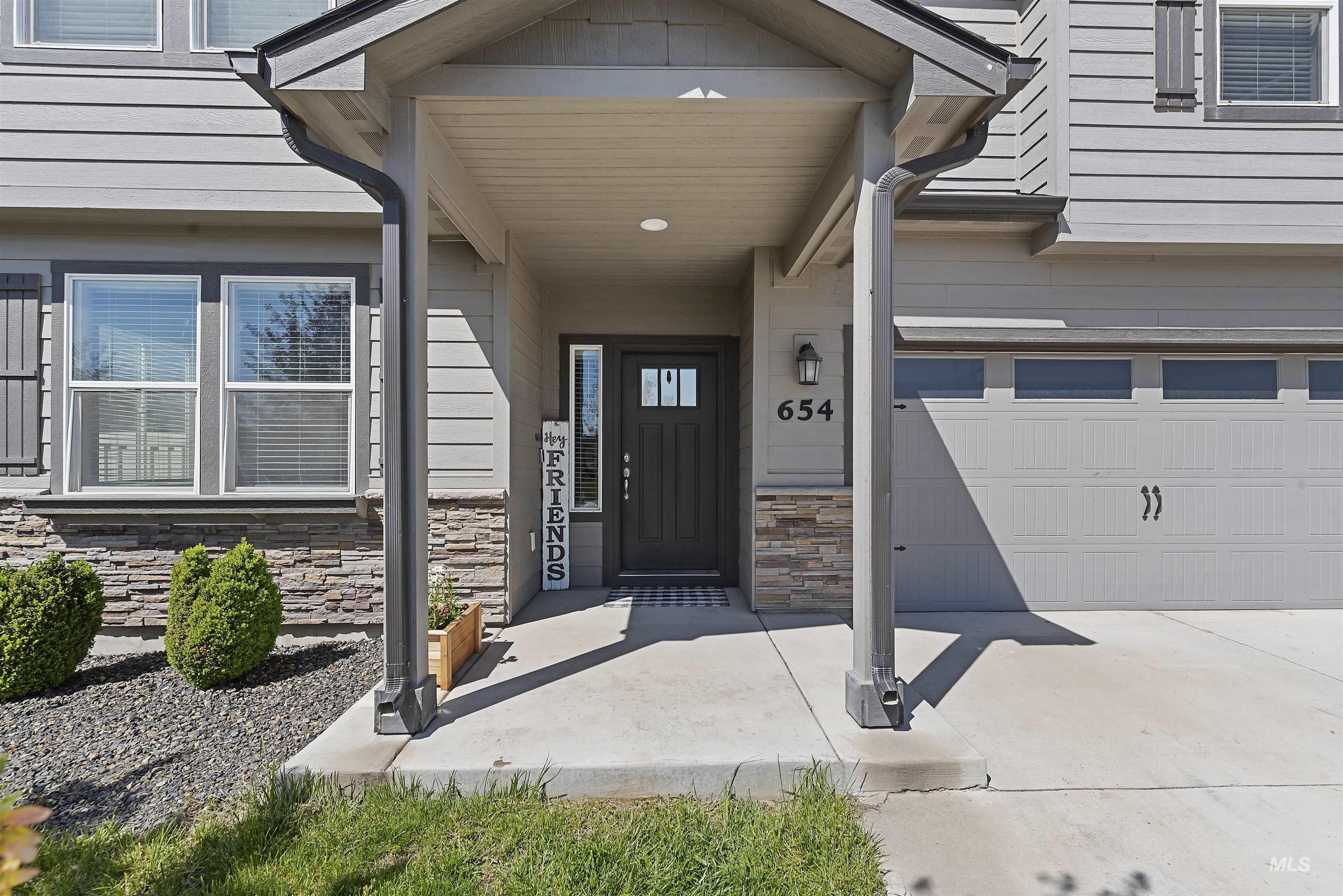 654 Diamond Lake St.