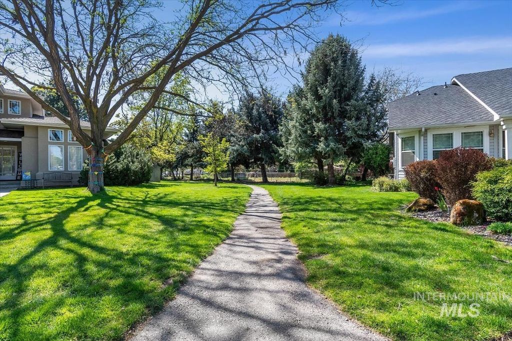 Photo of 4861 N Contour Way, Boise, ID 83703 (MLS # 98984209)