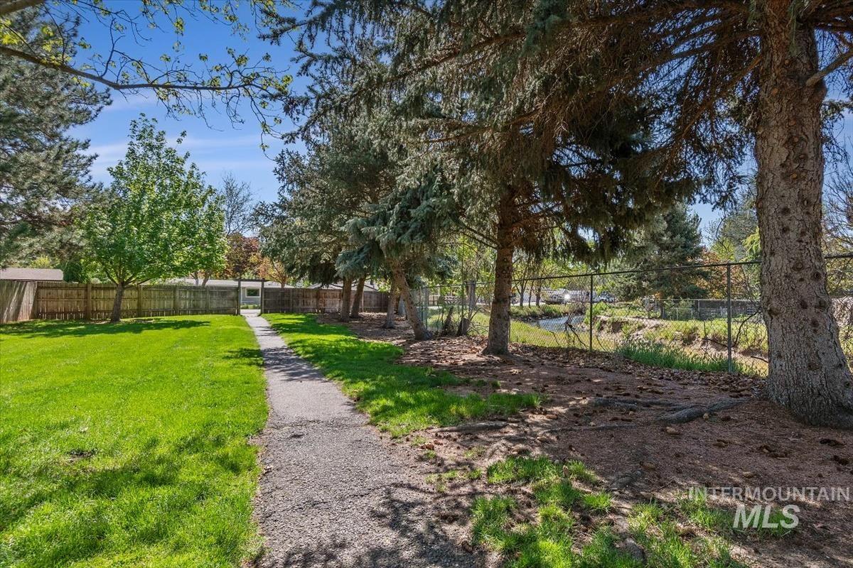 4861 N Contour Way