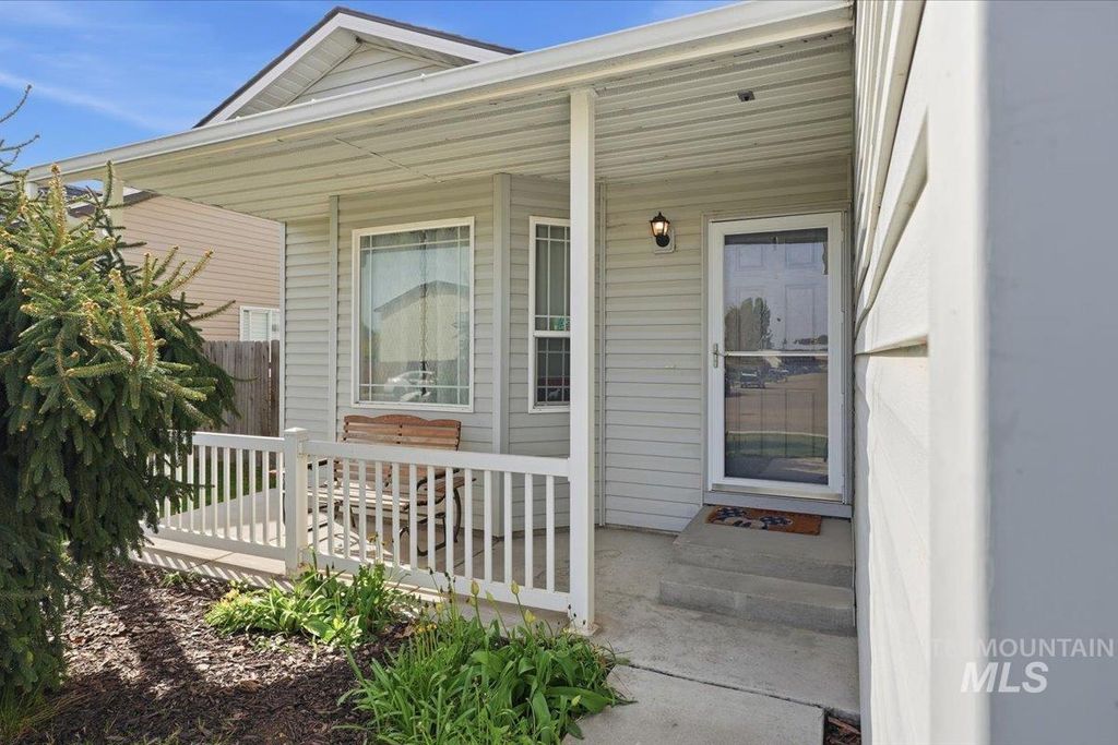 Photo of 2714 Colfax Dr, Caldwell, ID 83607 (MLS # 98983070)