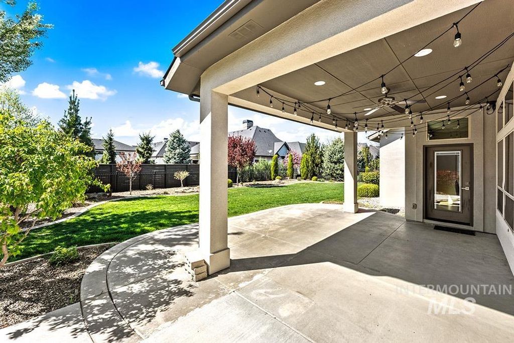 Photo of 2871 S Fox Run Avenue, Eagle, ID 83616 (MLS # 98982468)