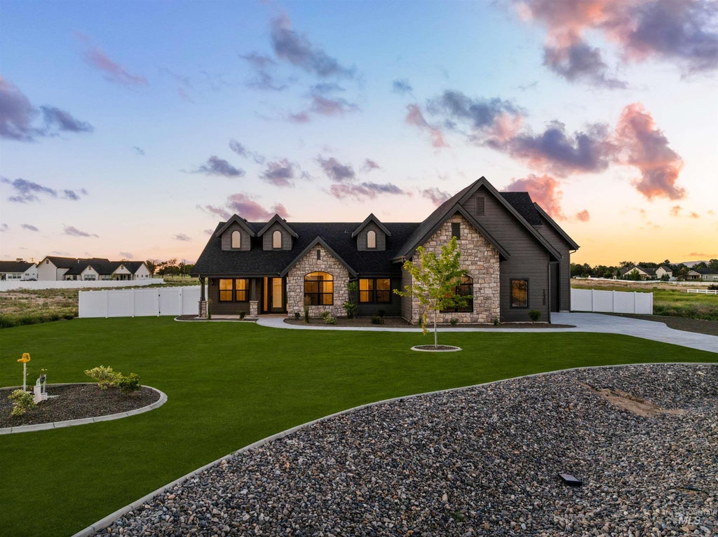 Photo of 15300 Rhodes Ct, Caldwell, ID 83607 (MLS # 98990027)