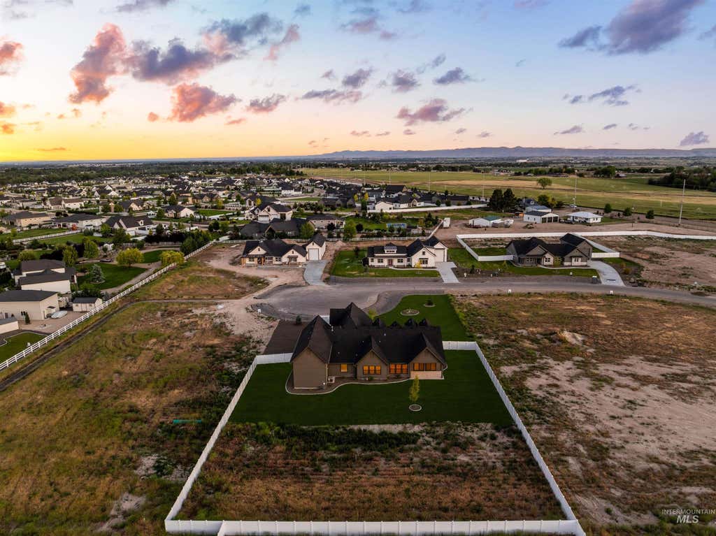 Photo of 15300 Rhodes Ct, Caldwell, ID 83607 (MLS # 98990027)