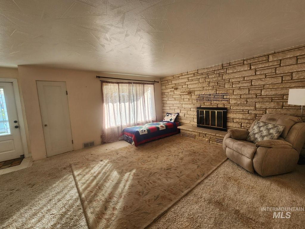 Photo of 219 S 7th St, Nyssa, OR 97913 (MLS # 98967036)