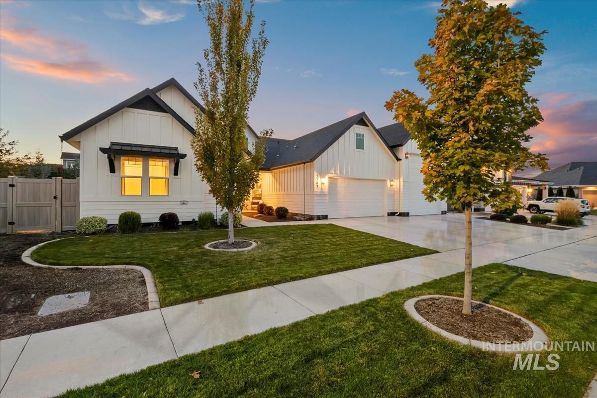 5743 S Hunter Trail Way