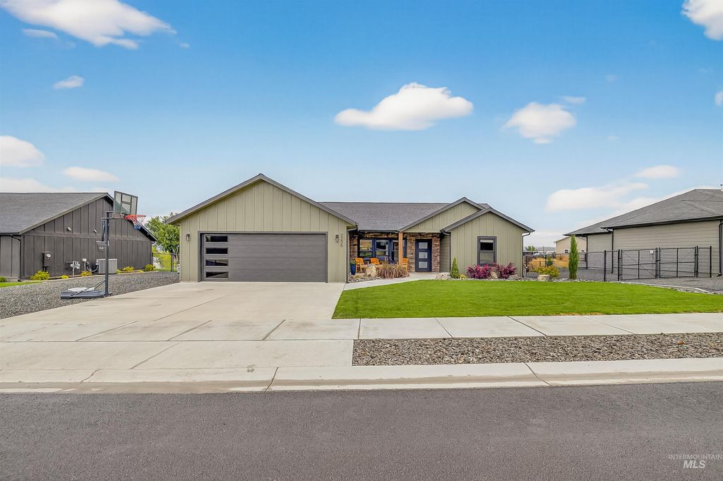 Photo of 2235 Powers Dr, Lewiston, ID 83501 (MLS # 98963389)