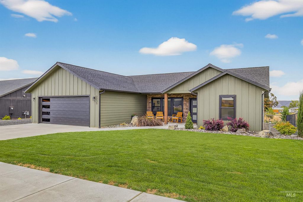 Photo of 2235 Powers Dr, Lewiston, ID 83501 (MLS # 98963389)