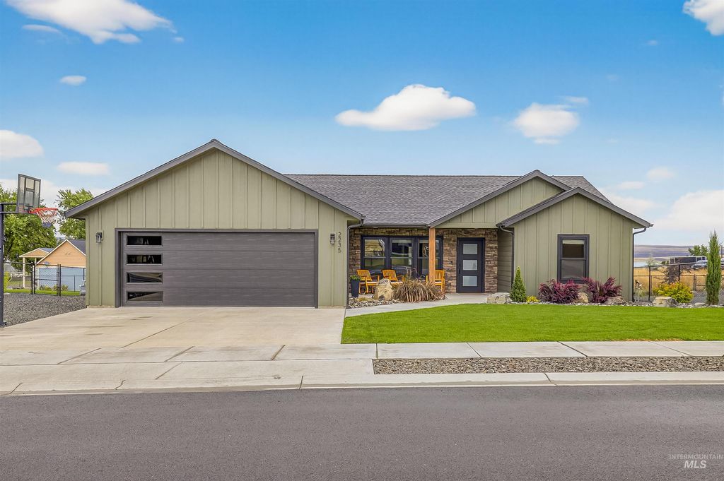 Photo of 2235 Powers Dr, Lewiston, ID 83501 (MLS # 98963389)