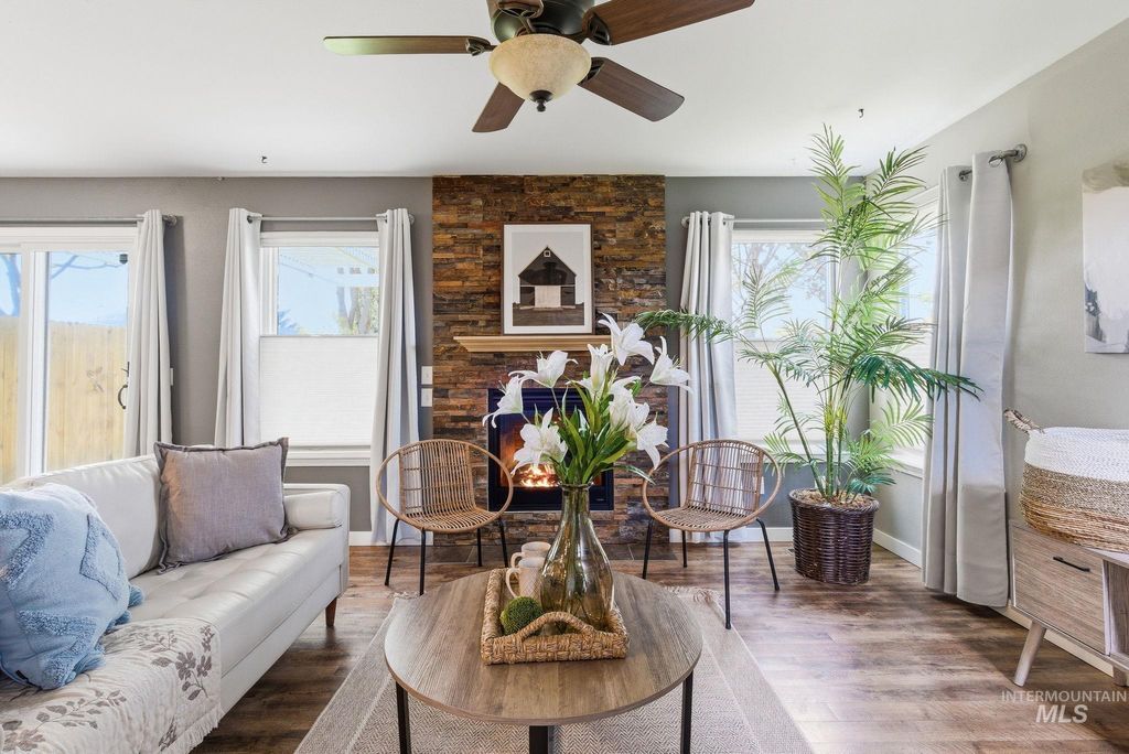 Photo of 5859 N Cobbler Lane, Garden City, ID 83714 (MLS # 98983477)