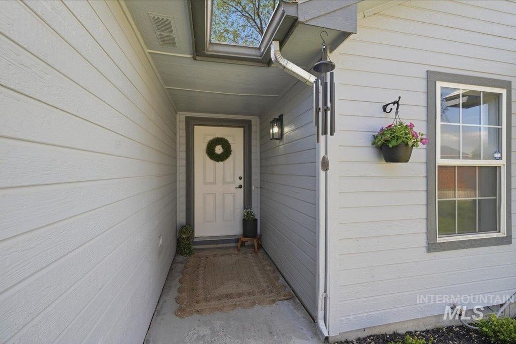 Photo of 2714 Morning Mist Ln, Caldwell, ID 83605 (MLS # 98984077)