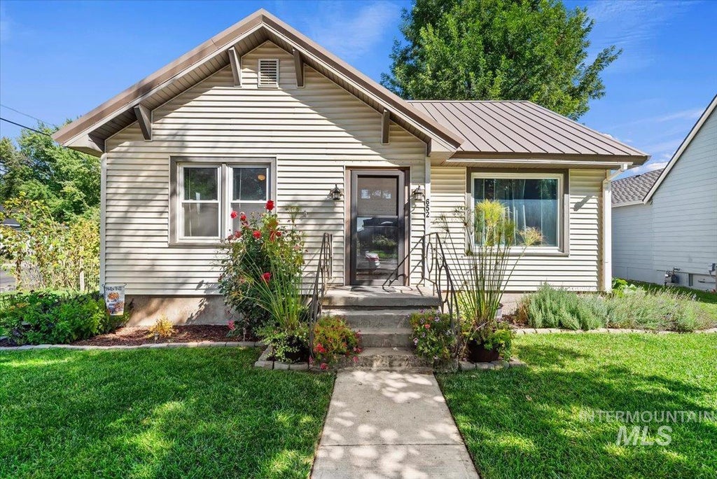 Photo of 652 N 7th St, Payette, ID 83661 (MLS # 99000393)