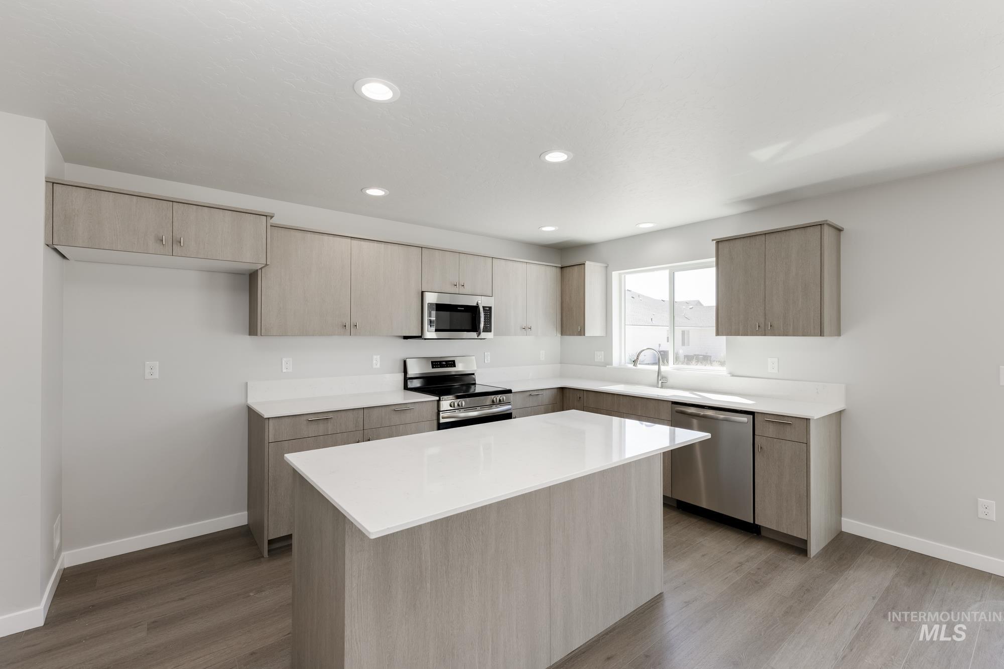 685 W Striped Owl St