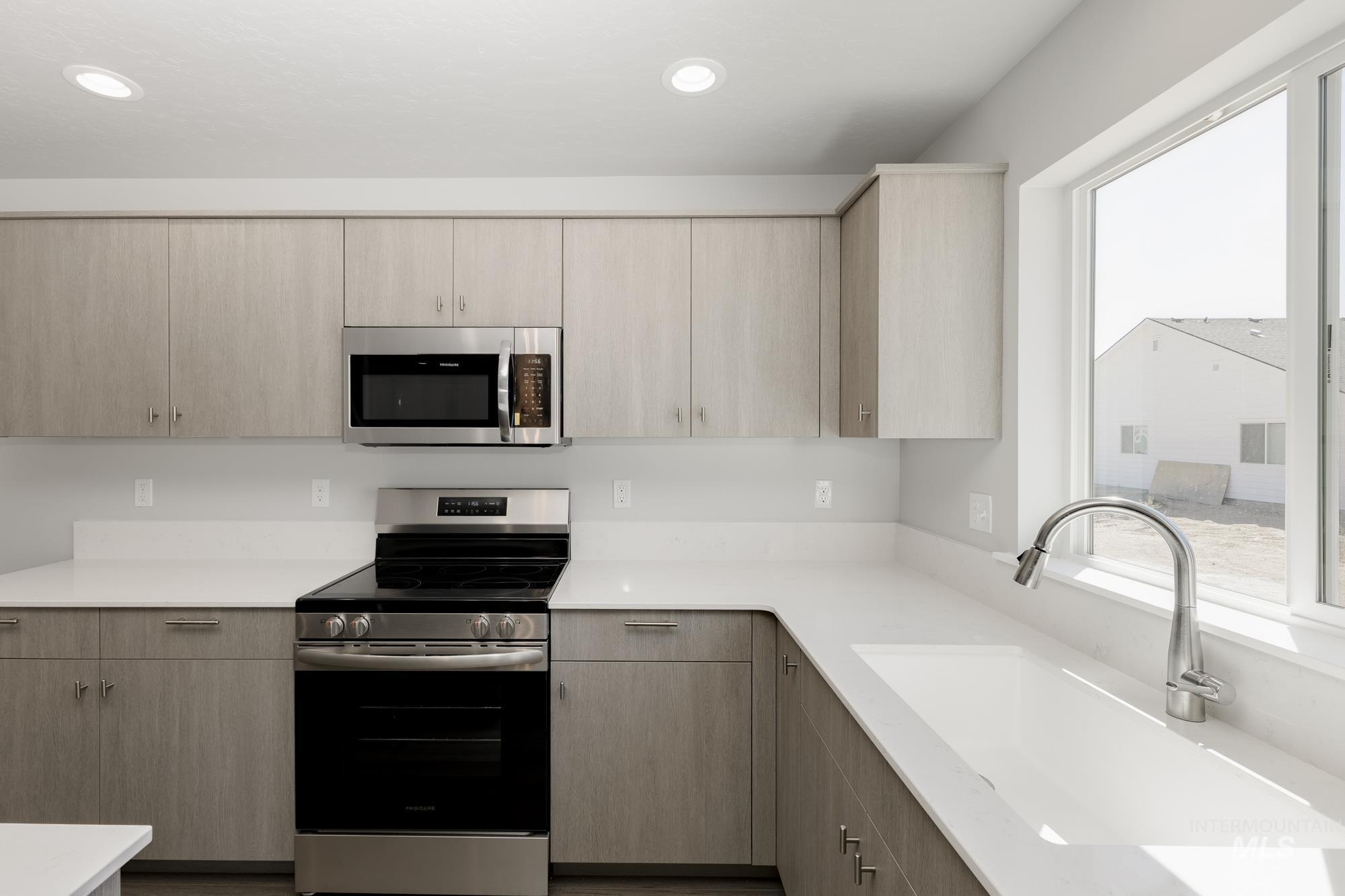 685 W Striped Owl St