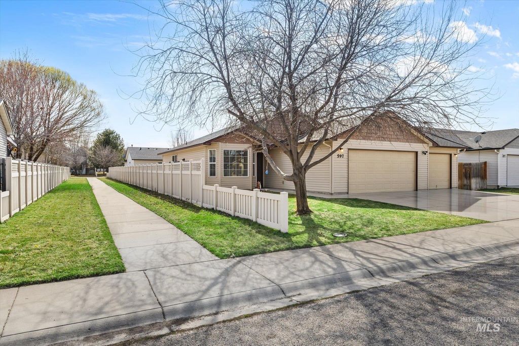 Photo of 597 E Great Bear St, Kuna, ID 83634 (MLS # 98977775)