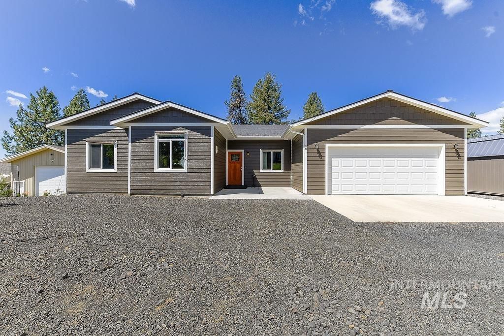 Photo of 801 Washington St, Deary, ID 83823 (MLS # 98987465)