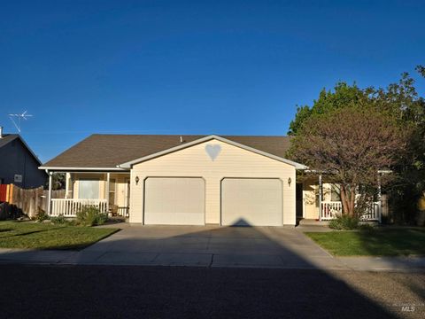 Photo of 1680 Pennington Dr, Ontario, OR 97914 (MLS # 98967775)