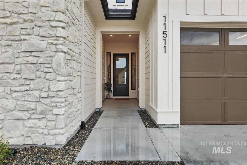 Photo of 7114 W Newtown St, Eagle, ID 83616 (MLS # 99000939)