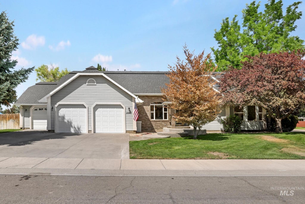 Photo of 2047 Candlewood Cir, Twin Falls, ID 83301 (MLS # 98998108)
