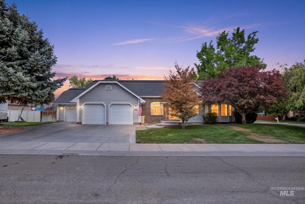 Photo of 2047 Candlewood Cir, Twin Falls, ID 83301 (MLS # 98998108)
