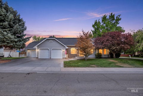 Photo of 2047 Candlewood Cir, Twin Falls, ID 83301 (MLS # 98998108)