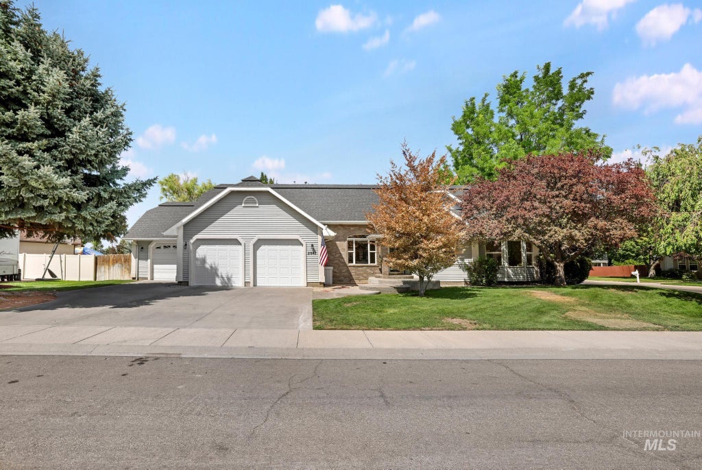 Photo of 2047 Candlewood Cir, Twin Falls, ID 83301 (MLS # 98998108)