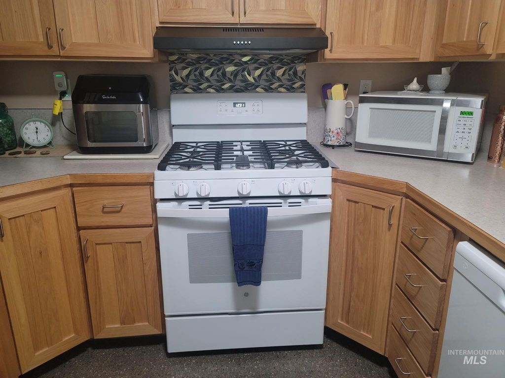 Photo of 1162 N Camelot Dr, Boise, ID 83704 (MLS # 98971054)