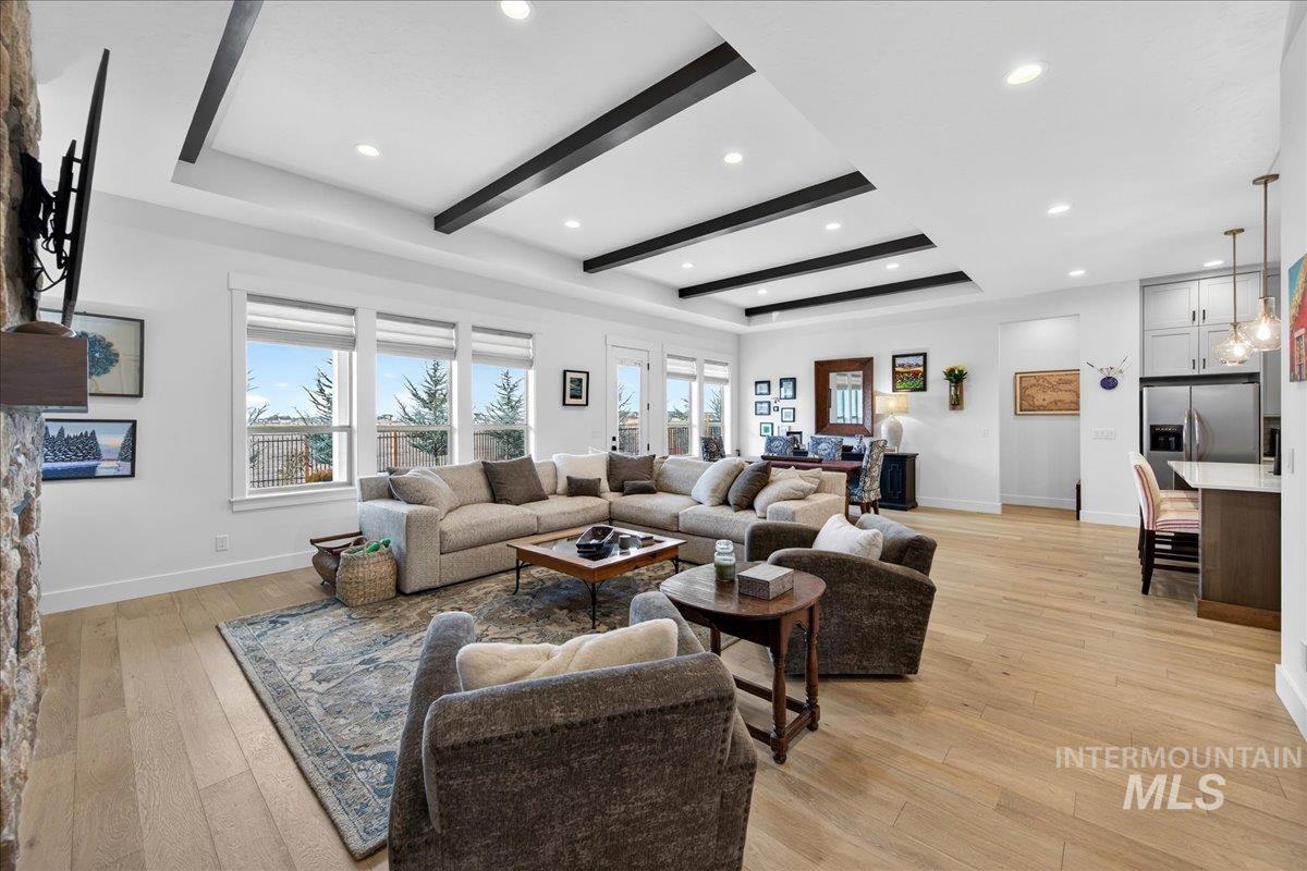 1911 N Willowick Ave