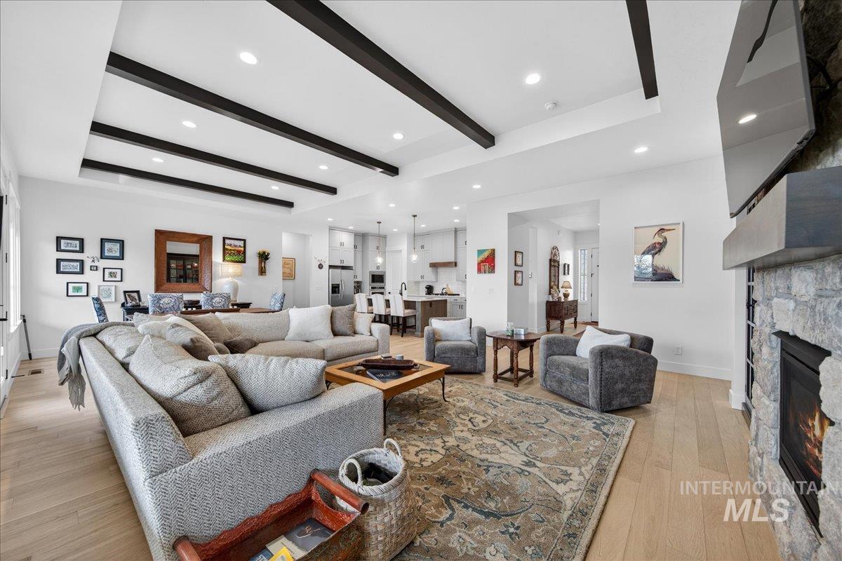 1911 N Willowick Ave