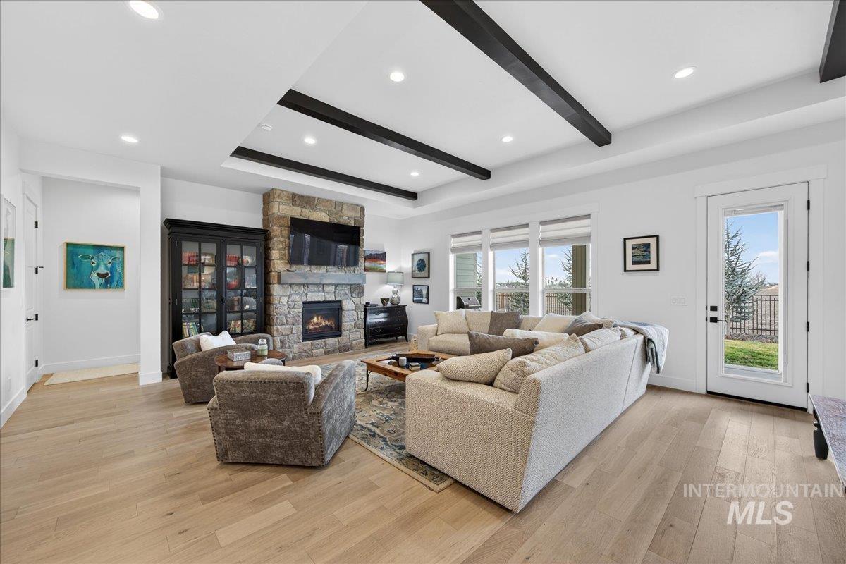 1911 N Willowick Ave