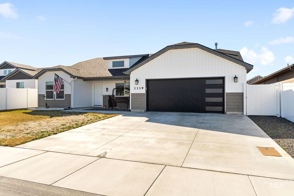 Photo of 1119 Meadow Lake Loop, Buhl, ID 83316 (MLS # 98978281)