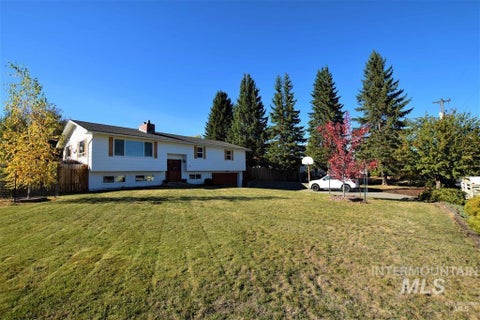 Photo of 916 Idaho Ave, Grangeville, ID 83530 (MLS # 98998529)