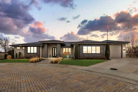 Photo of 9828 W Broadford Dr, Star, ID 83669 (MLS # 98978033)