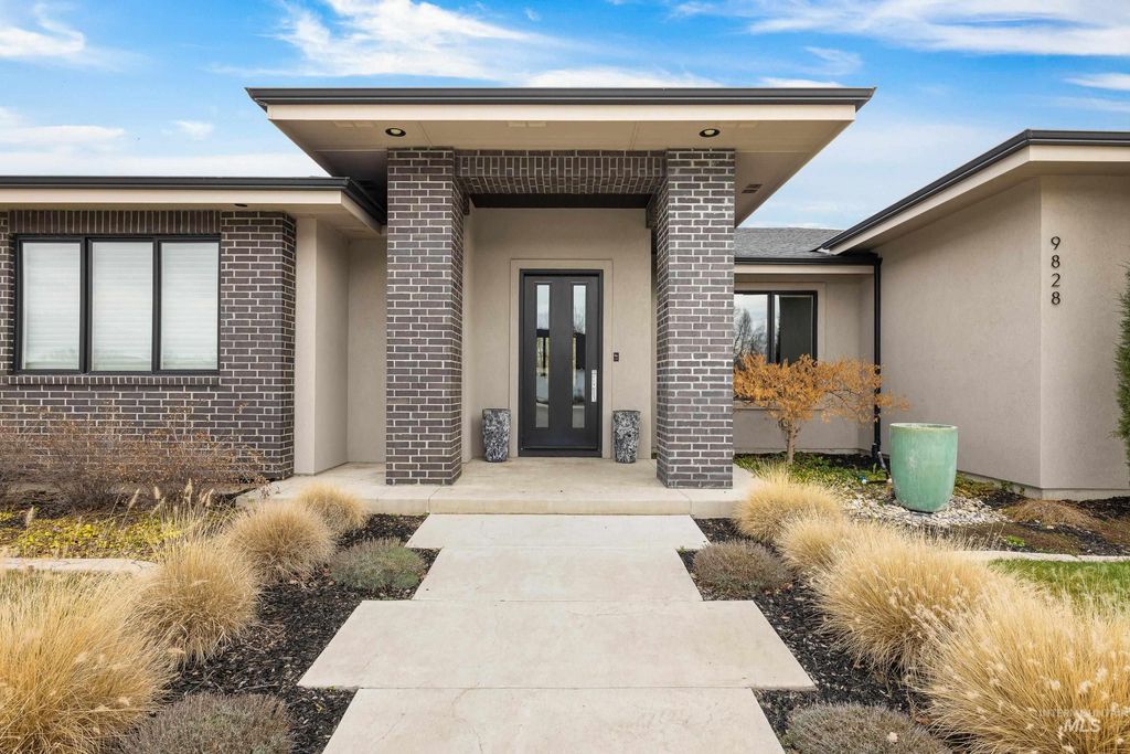 Photo of 9828 W Broadford Dr, Star, ID 83669 (MLS # 98978033)