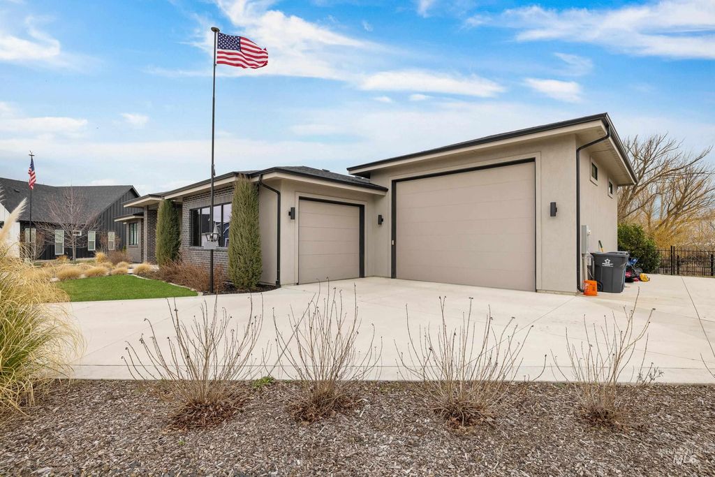 Photo of 9828 W Broadford Dr, Star, ID 83669 (MLS # 98978033)