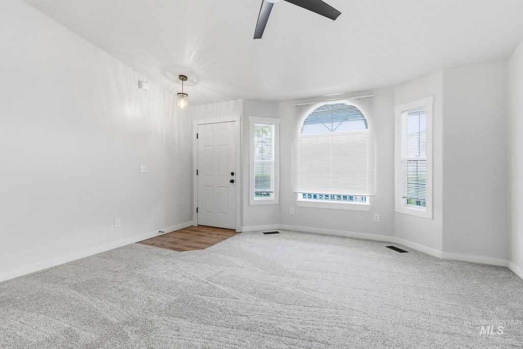Photo of 909 Settlers Dr, Caldwell, ID 83607 (MLS # 98986156)