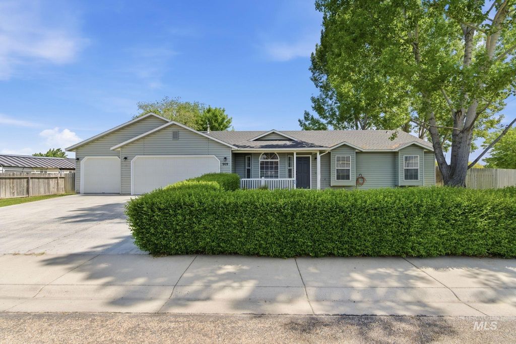 Photo of 909 Settlers Dr, Caldwell, ID 83607 (MLS # 98986156)