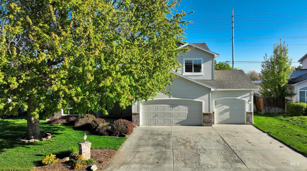 Photo of 13926 W Bunkerhill Ct, Boise, ID 83713 (MLS # 98983007)