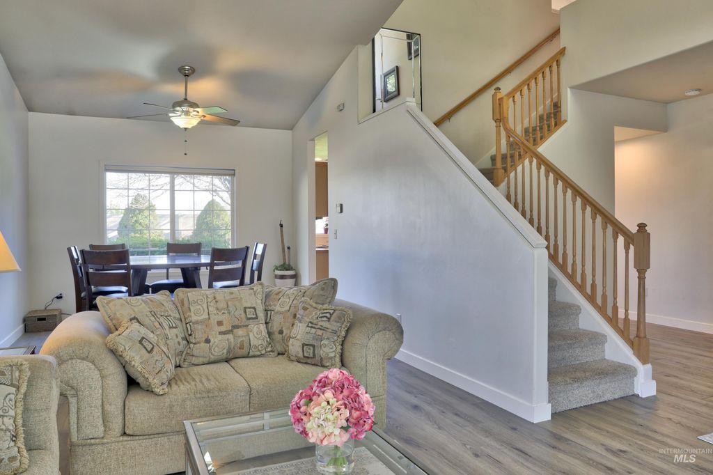 Photo of 13926 W Bunkerhill Ct, Boise, ID 83713 (MLS # 98983007)