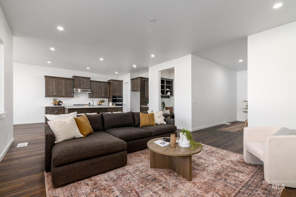 Photo of 5324 Sparky Ave, Caldwell, ID 83607 (MLS # 98974639)