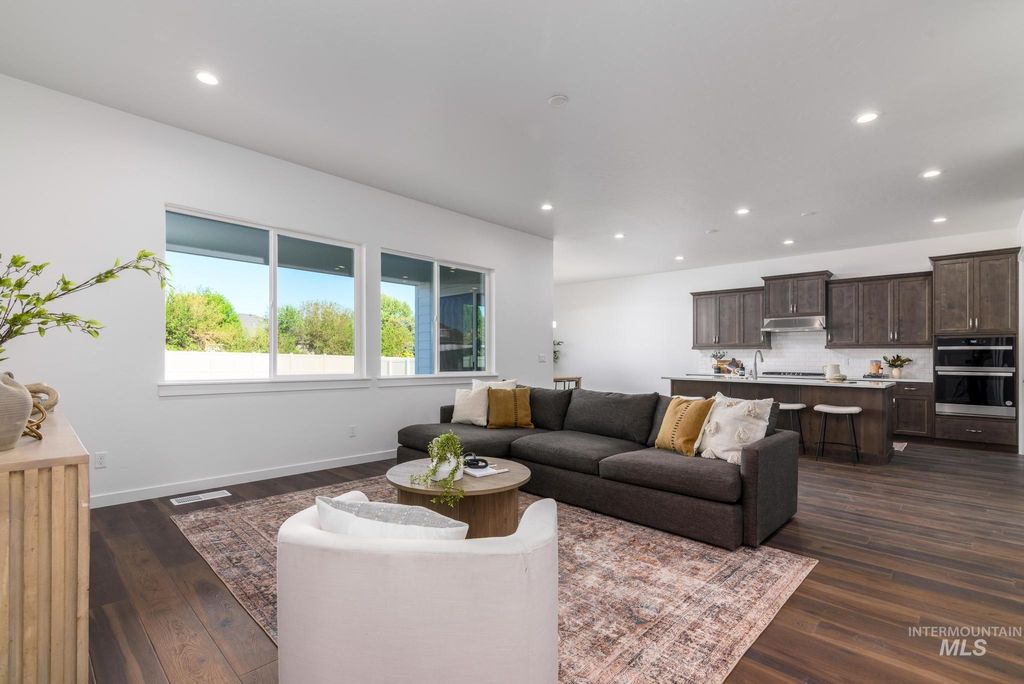 Photo of 5324 Sparky Ave, Caldwell, ID 83607 (MLS # 98974639)