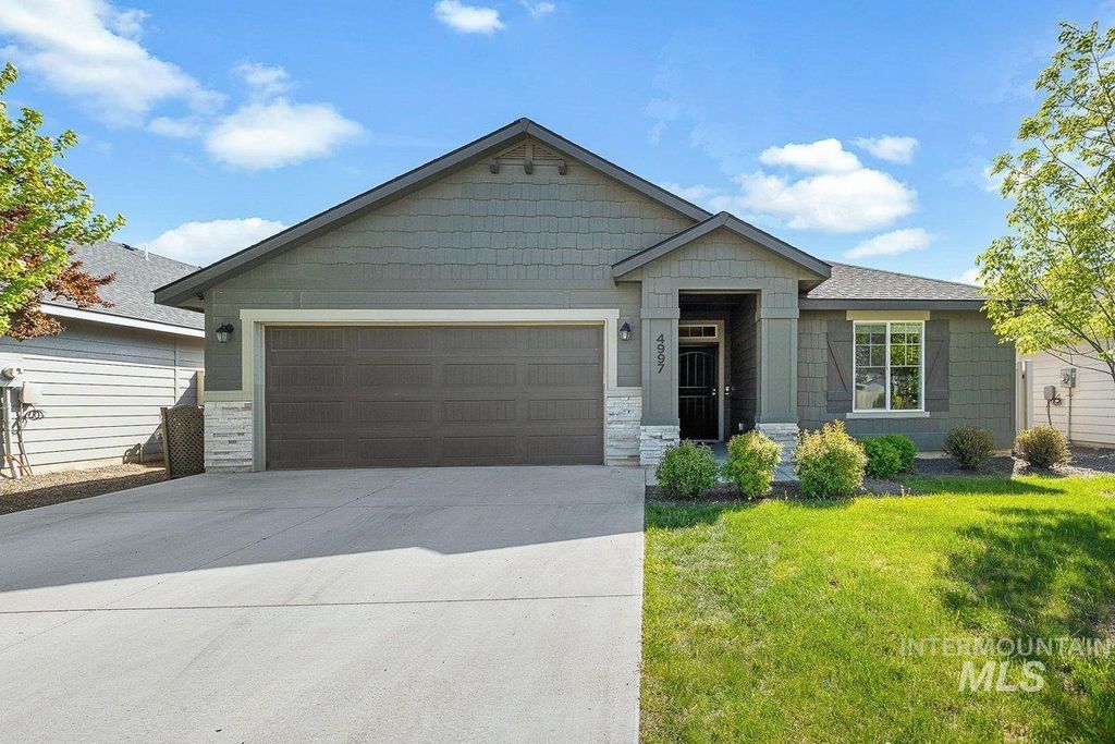 Photo of 4997 W Grand Rapids Dr, Meridian, ID 83646 (MLS # 98985001)