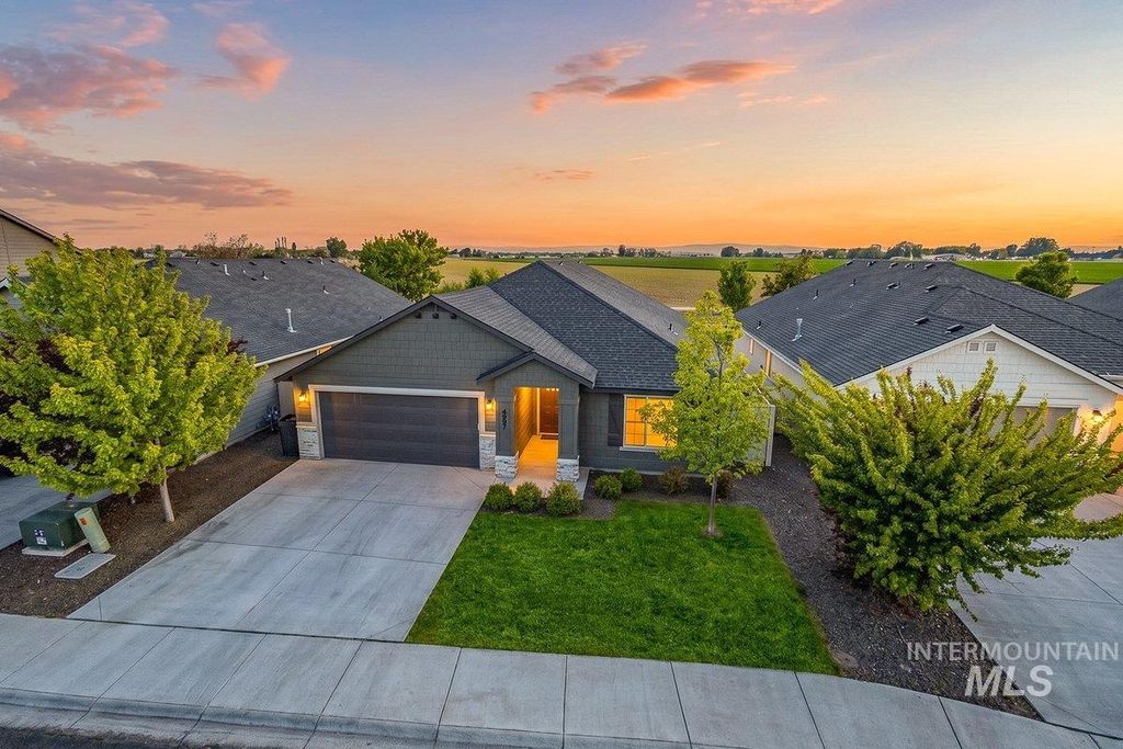Photo of 4997 W Grand Rapids Dr, Meridian, ID 83646 (MLS # 98985001)