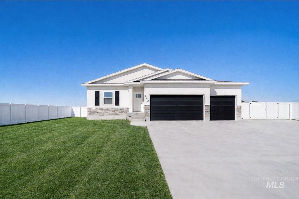 Photo of 102 N Stocktrail Dr, Idaho Falls, ID 83402 (MLS # 98973203)