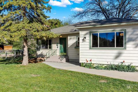 Photo of 801 S 18th Ave, Caldwell, ID 83605 (MLS # 98983619)